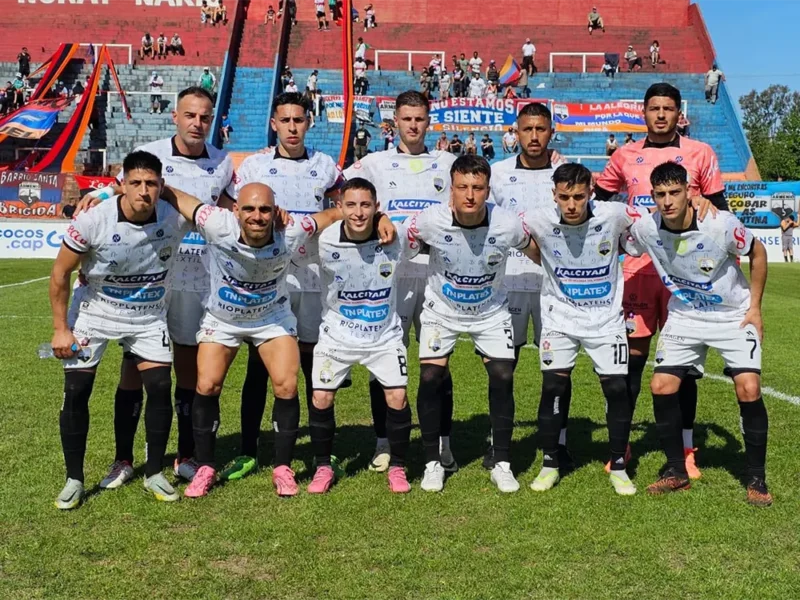 los 11 titulares de Armenio ante Dock Sud