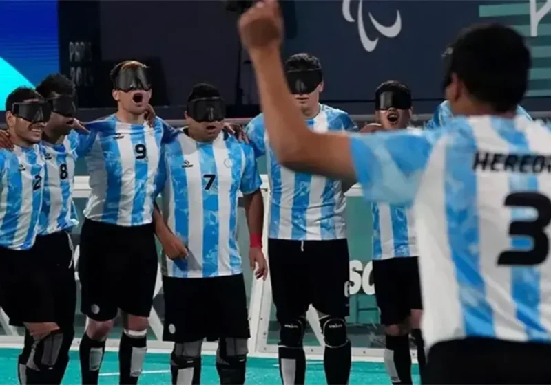 Los jugadores celebran el triunfo ante Brasil por penales que los clasificó a la final.
