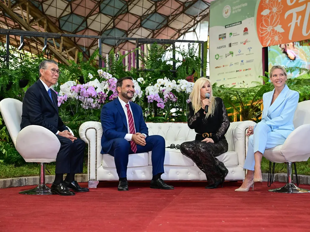 Susana Giménez con Ariel Sujarchuk Macarena Lemos y Tetsuya Hirose