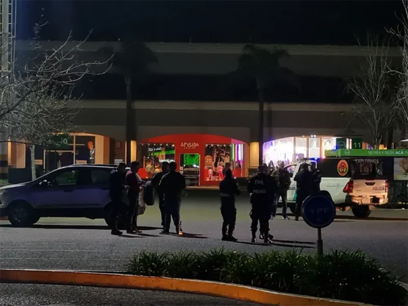 el shopping Palmas de Pilar fue desalojado el viernes por una amenaza de bomba