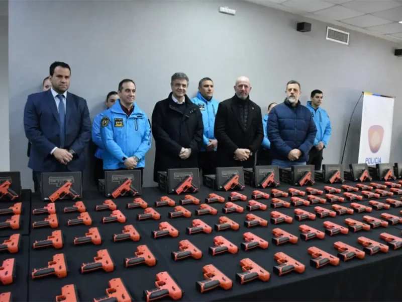 Jorge Macri presentó el uso de las armas no letales Byrna en la Ciudad de Buenos Aires.