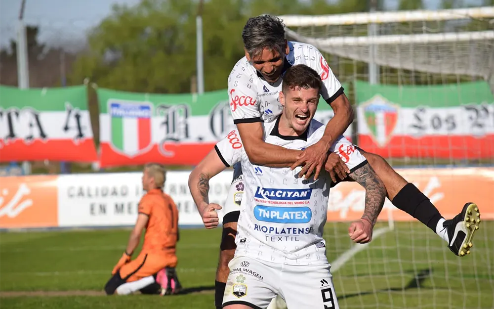 Armenio está imparable: volvió a ganar y alcanzó la punta de la Primera B