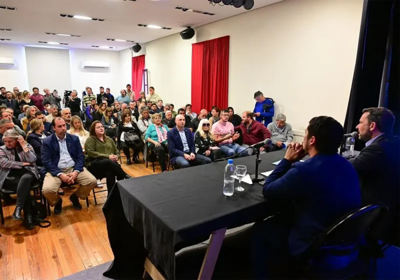 Ariel Sujarchuk y Leonardo Moreno ante el auditorio