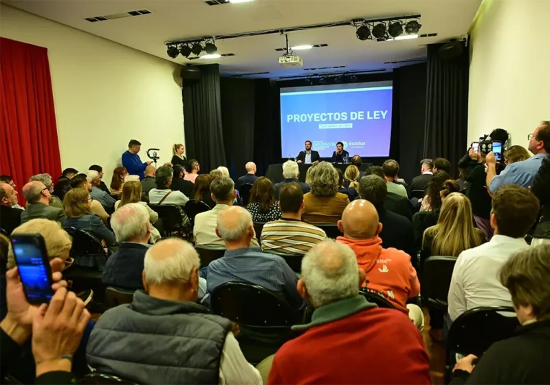 Ariel Sujarchuk y Leonardo Moreno durante la presentación ante el auditorio
