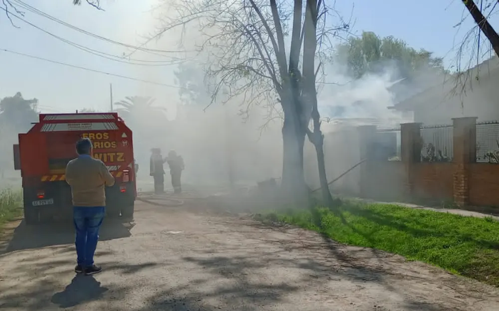 incendio bomberos maschwitz bomberos combaten el fuego en una vivienda