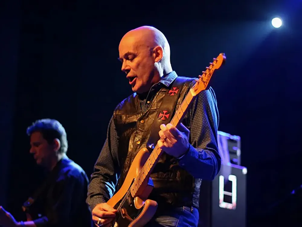 Juan Antonio Ferr (JAF) tocando la guitarra