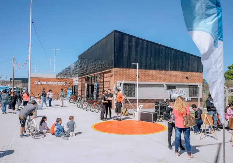el centro comunitario del parque lineal tiene un SUM y una oficina de la UGC 1