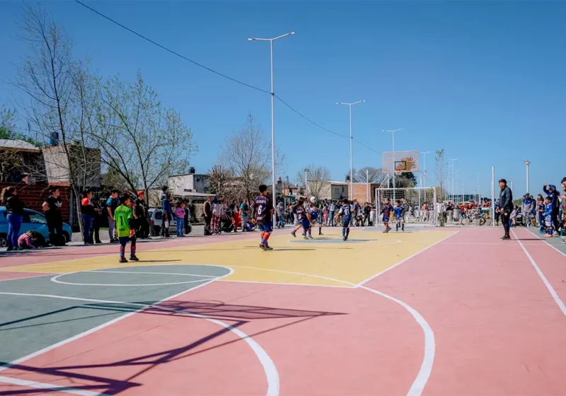 torneo relámpago de fútbol en el parque lineal