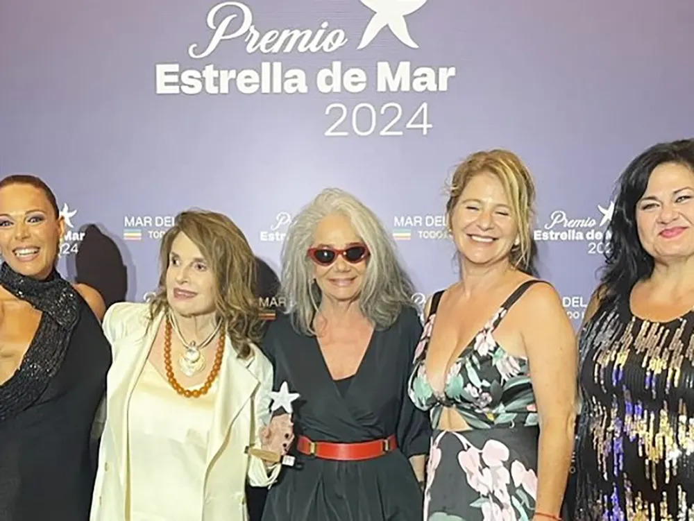 El elenco de la obra de José Maria Muscari en la alfombra de los premios estrella de mar