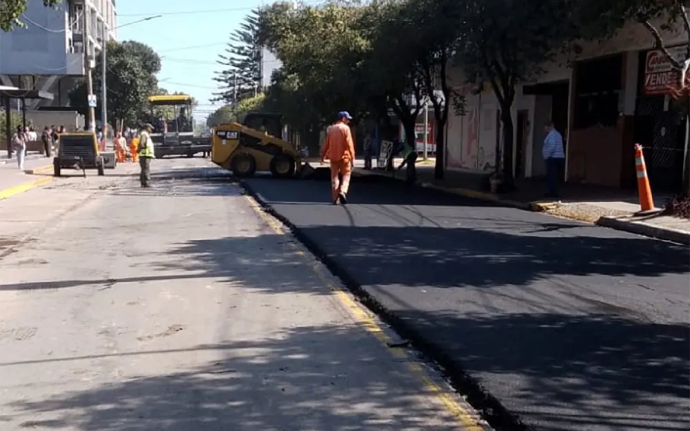 Finalizó la repavimentación de un nuevo tramo de la avenida Tapia de Cruz