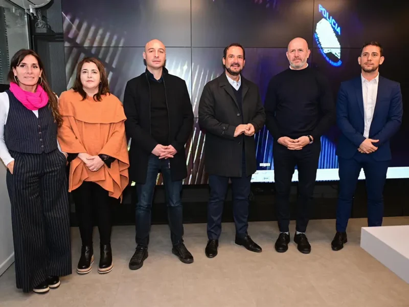 Ariel Sujarchuk, Waldo Wolff y otros funcionarios