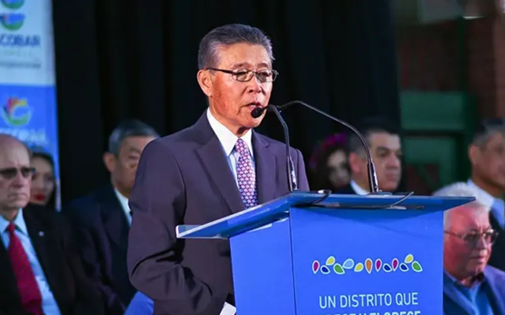 tetsuya hirose discurso Tetsuya Hirose dando un discurso en la apertura de la Fietsa de la Flor