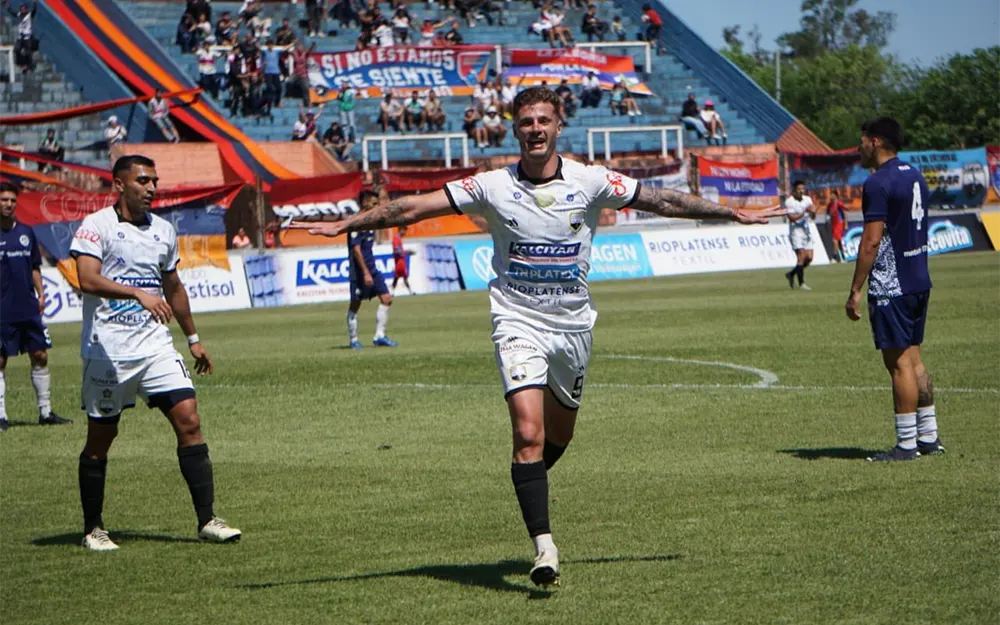 Primera B: Armenio aplastó a Acassuso y mantiene vivo el sueño de ser campeón