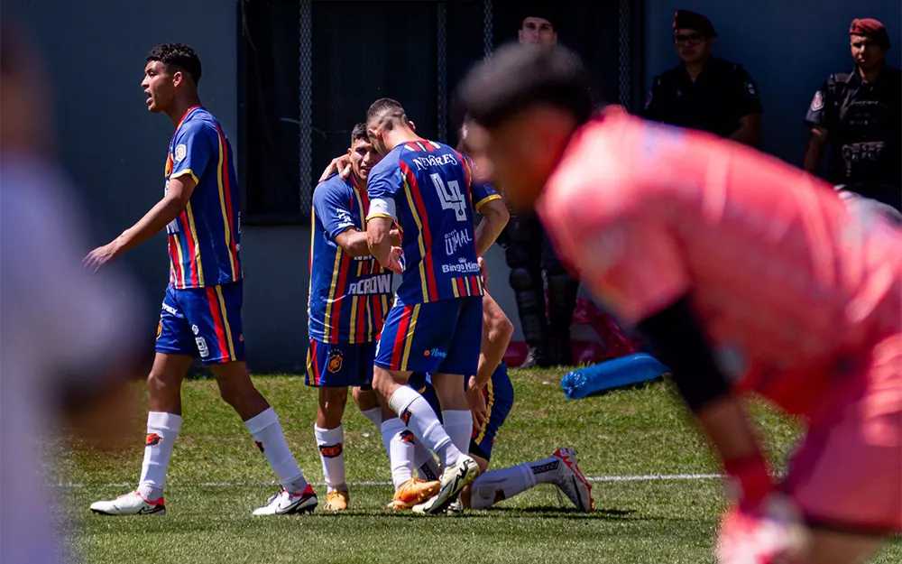 Primera B: Armenio cayó 1 a 0 ante Colegiales en el duelo de punteros