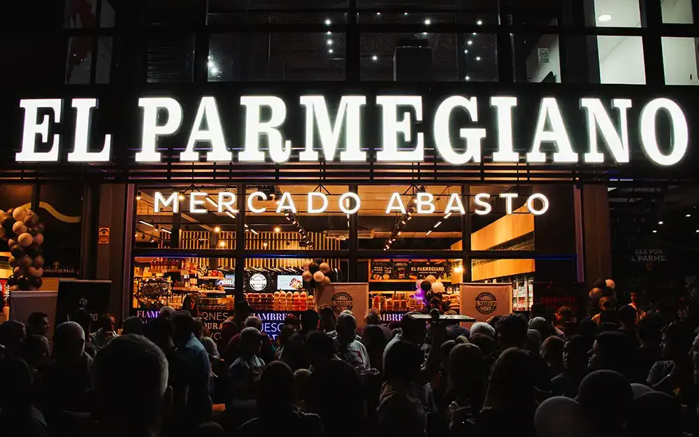 El Parmegiano inauguró su tienda en el nuevo centro comercial Kilómetro 54
