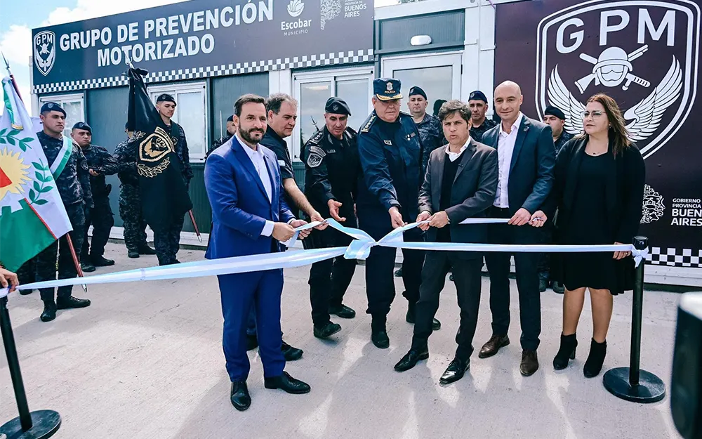Kicillof inauguró una base de la Policía Motorizada en Maquinista Savio