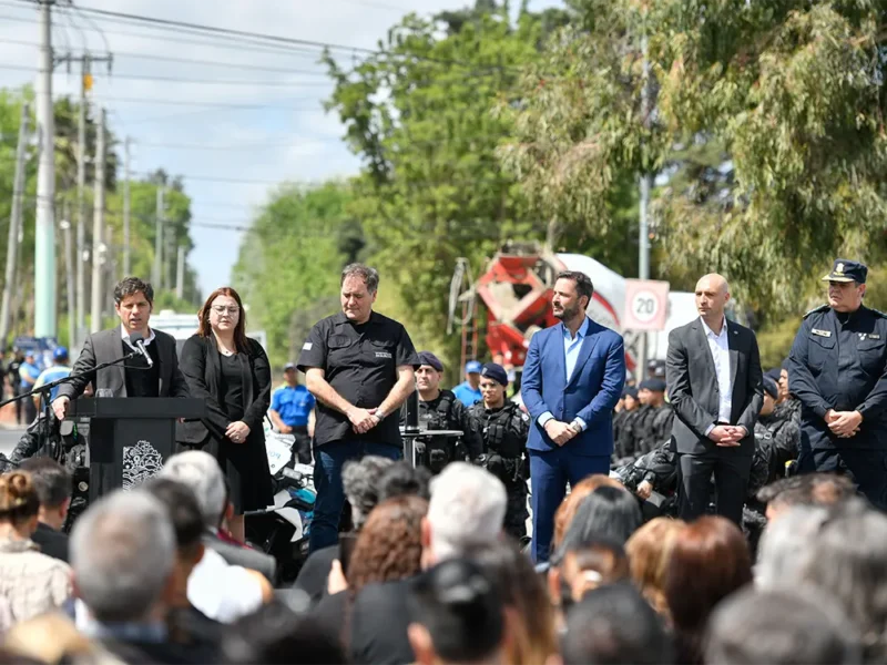 Kicillof y otras autoridades provinciales y locales