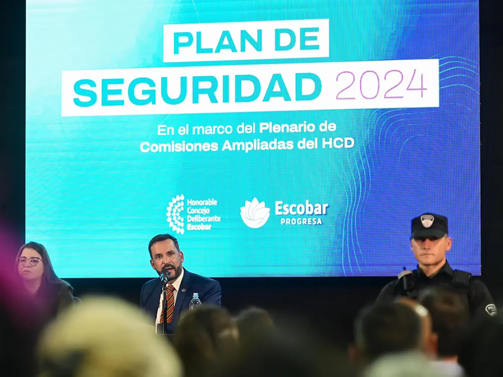 Ariel Sujarchuk presentó su proyecto junto a la secretaria de Seguridad, Rocío Fernández