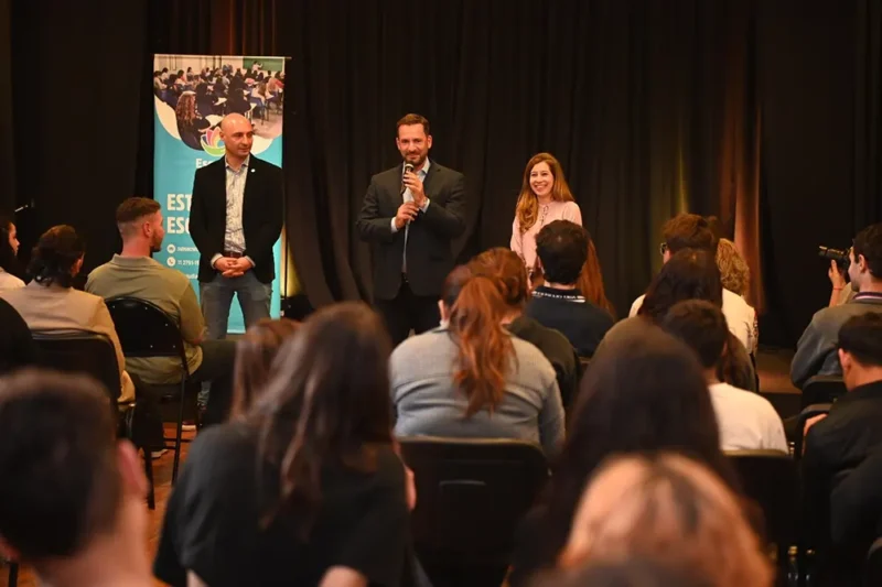 Sujarchuk habla ante los estudiantes