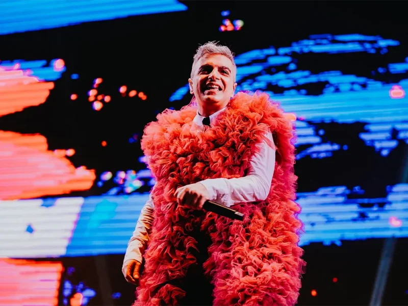 Ale Sergi durante el recital que dio en el cierre de la Fiesta de la Flor