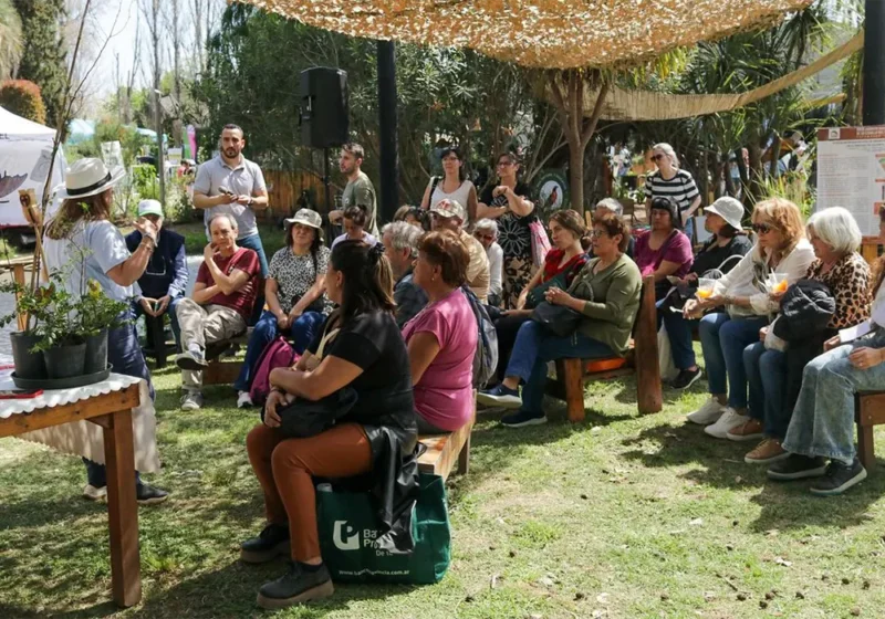 charla de escobar sostenible en la fiesta de la flor
