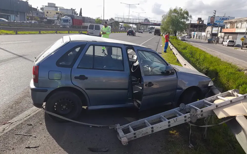 Camión de residuos chocó a un auto en el kilómetro 50 de la Panamericana