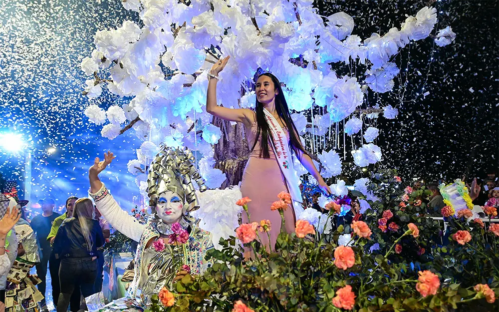 Escobar volvió a vestirse de fiesta con un desfile de carrozas lleno de color y alegría