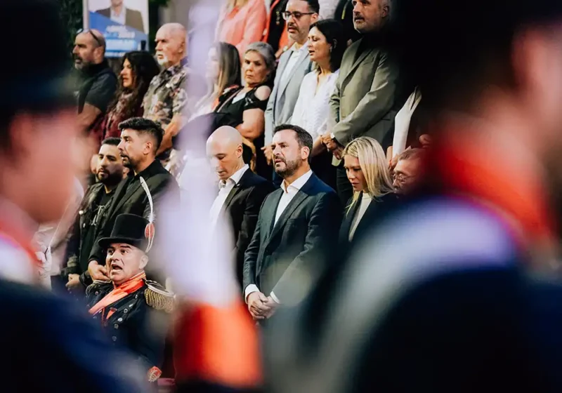 Ariel Sujarchuk junto a Ramil en el palco municipal
