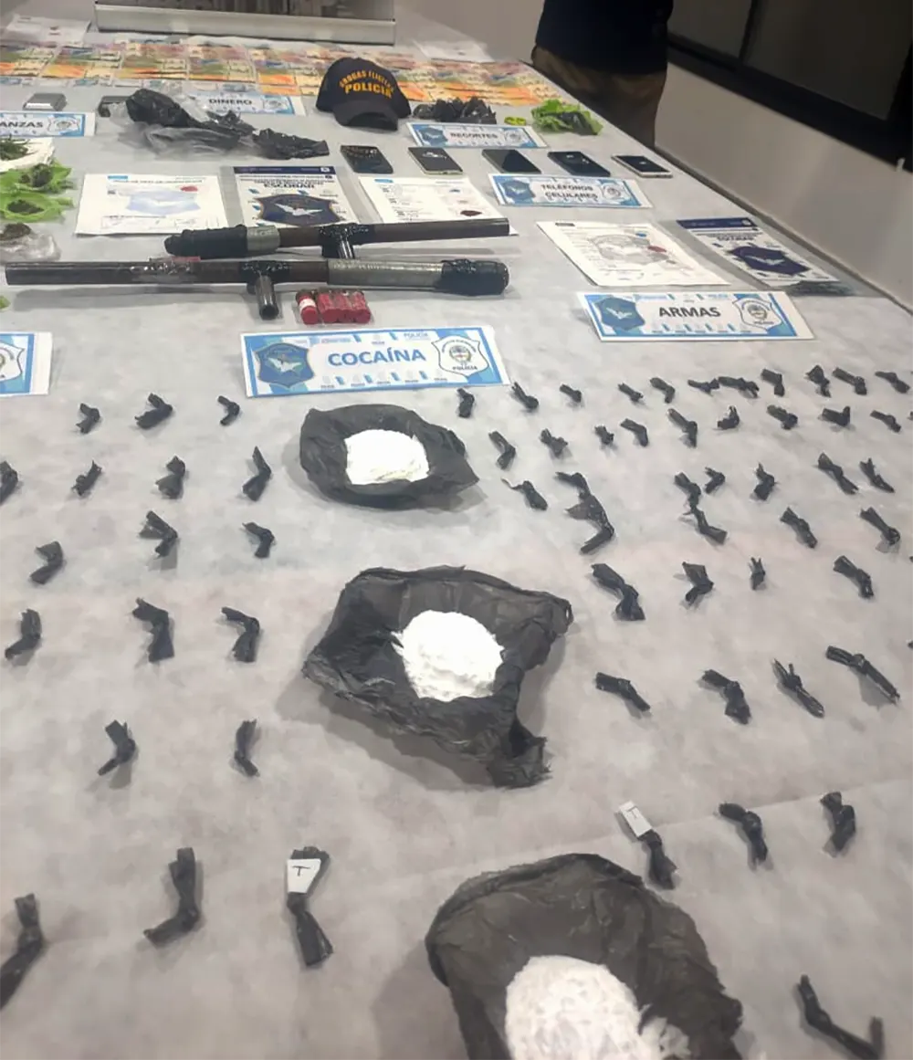 cocaína, marihuana y otros elementos incautados a la banda