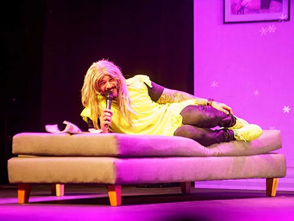Iturriaga interpretando a la Jenny recostada en un divan