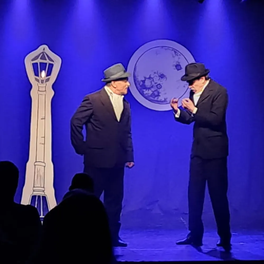Los guapos sobre el escenario