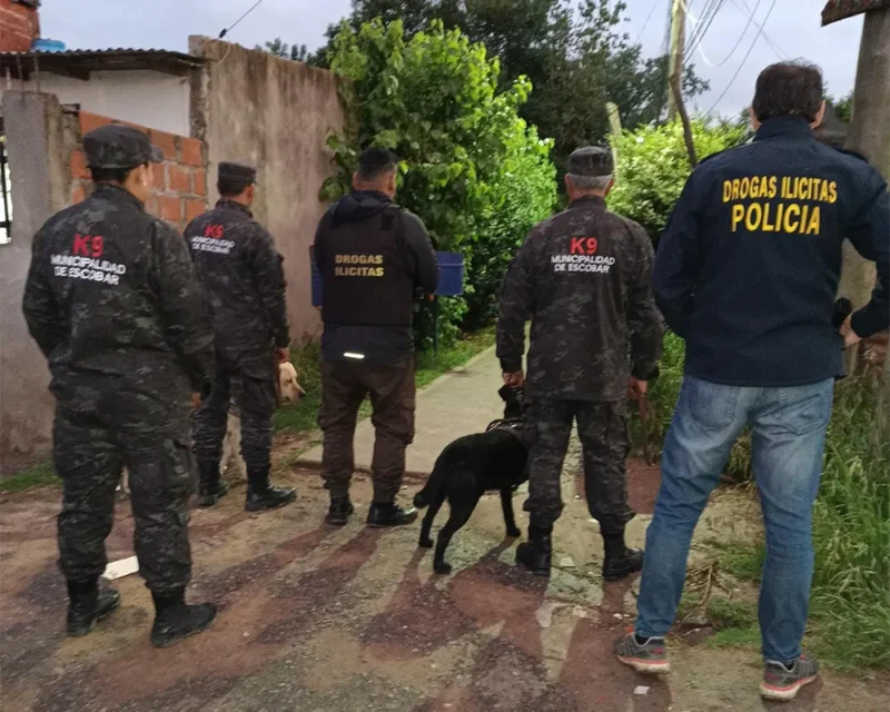 Operativo policial en uno de los domicilios de los miembros de la banda
