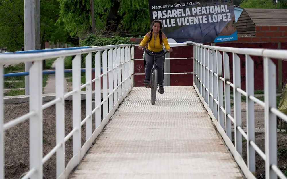 Un nuevo puente peatonal ya comunica a Garín y Maquinista Savio