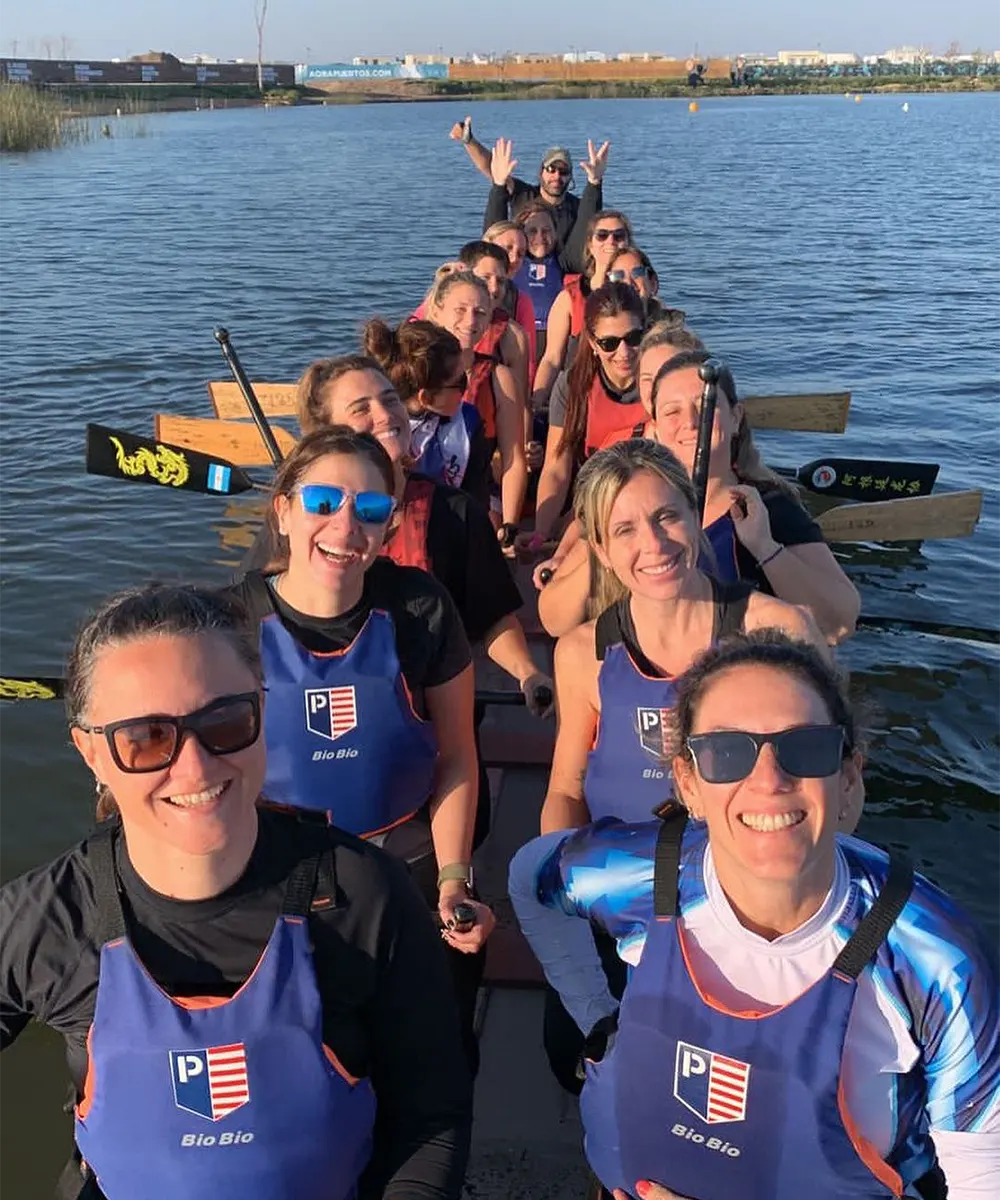 El equipo de Bote dragón de Escobar entrena en el lago de Puertos