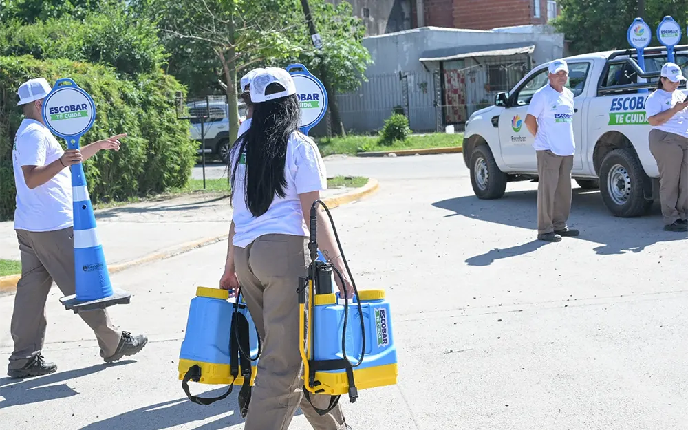Escobar profundiza la lucha contra el dengue con un biolarvicida natural