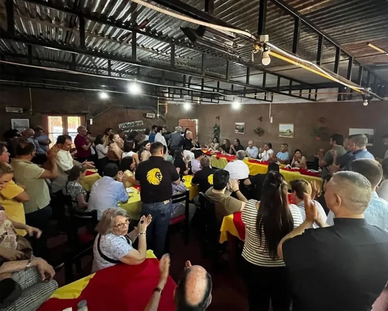 El salón colmado de militantes y dirigentes de LLA