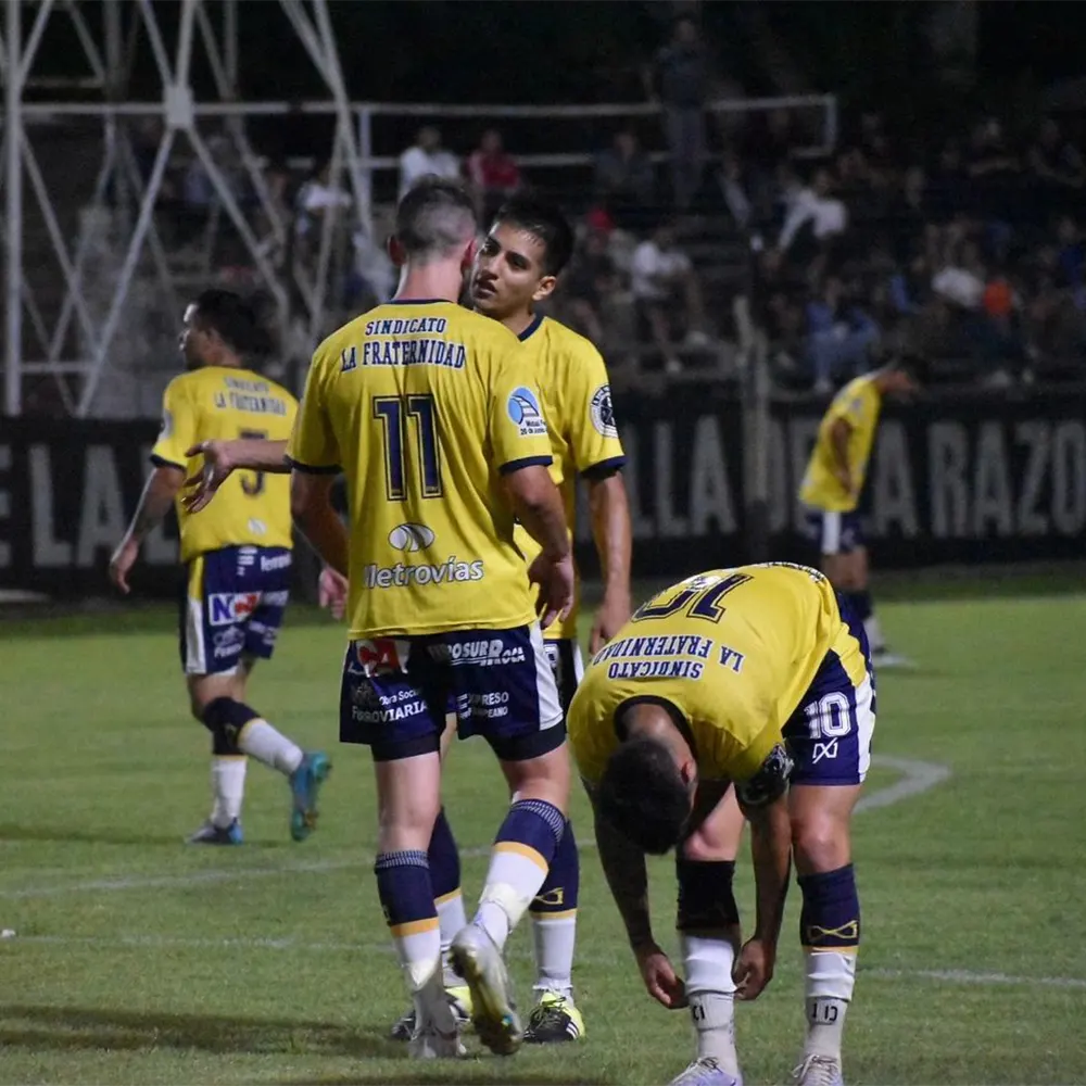 jugadores de La Fraternidad antes del inicio de un partido
