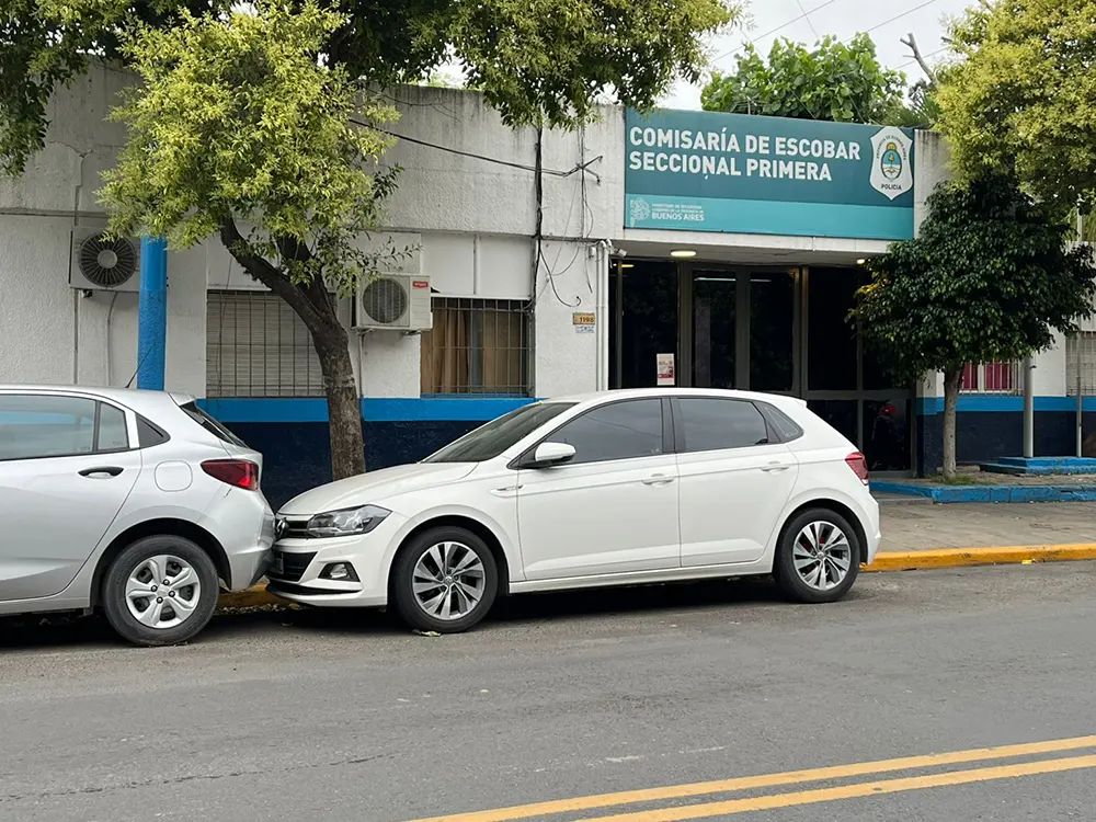 El volkswagen polo, que en su interior transportaba trescientos gramos de cocaína