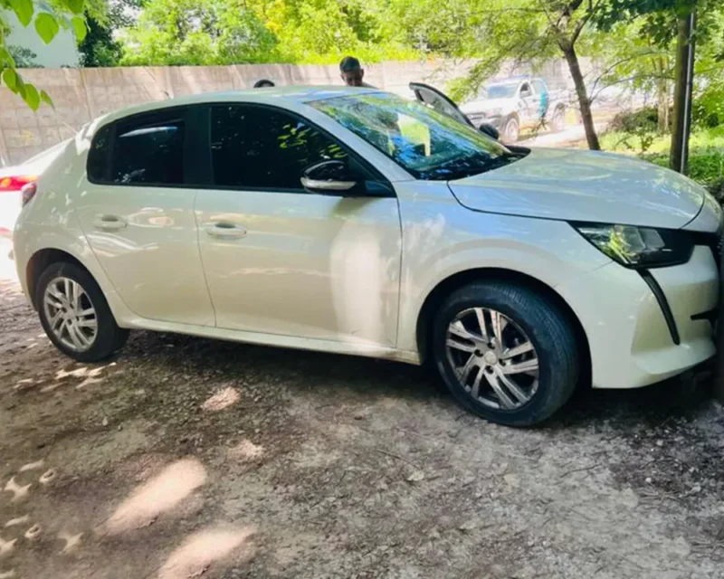 El auto en el que se desplazaban los delincuentes extranjeros había sido robado el lunes en Capital Federal.