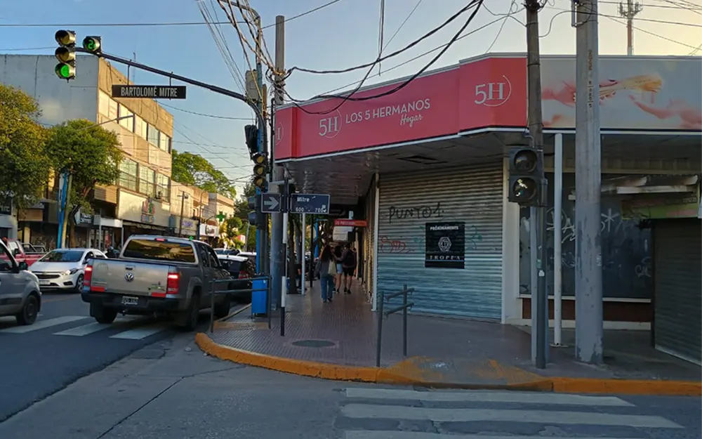 esquina tapia y mitre Esquina de mitre y tapia, donde abrirá el local de carteras Tropea