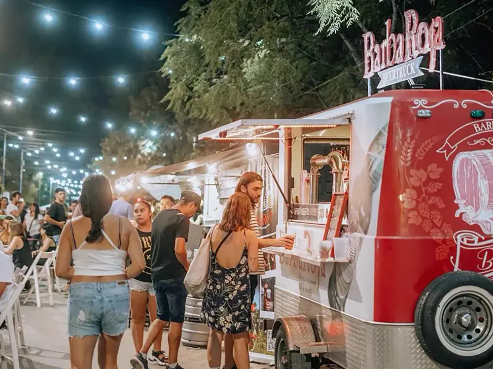 Un food truck de Barbaroja, que estará presente en los festejos por Halloween