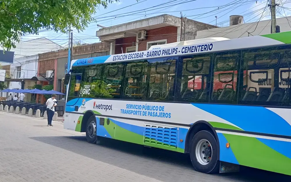 Metropol presentó el primer colectivo a GNC del partido de Escobar