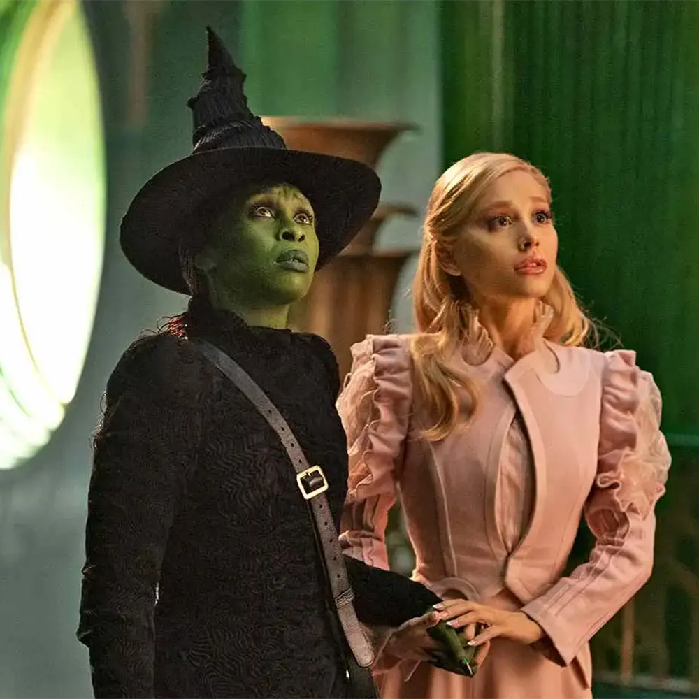 escena de la película Wicked, Cynthia Erivo junto a Ariana Grande