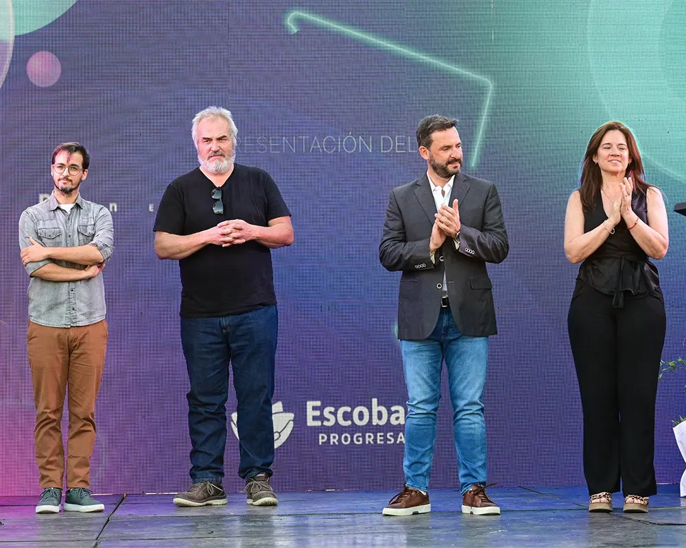 Los arquitectos Bochatón y Darrigo, el intendente Sujarchuk y la presidenta del concejo deliberante, Laura Guazzaroni