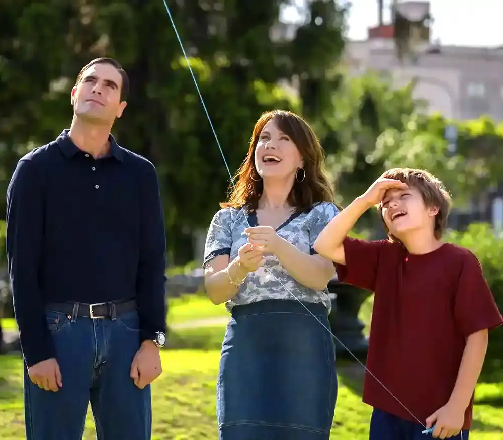 Nicolás Furtado, Nancy Dupláa y Milo Lis en una escena de la película Goyo