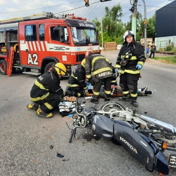 bomberos asistiendo accidente matheu