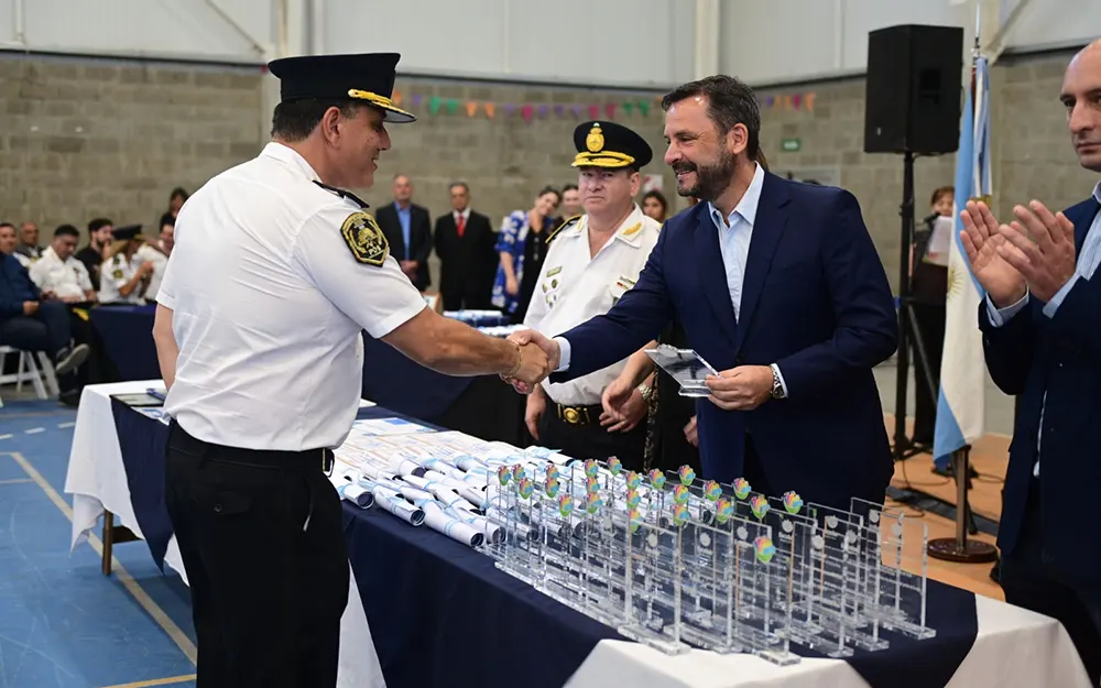 Los funcionarios del Municipio homenajearon a efectivos de la policía bonaerense