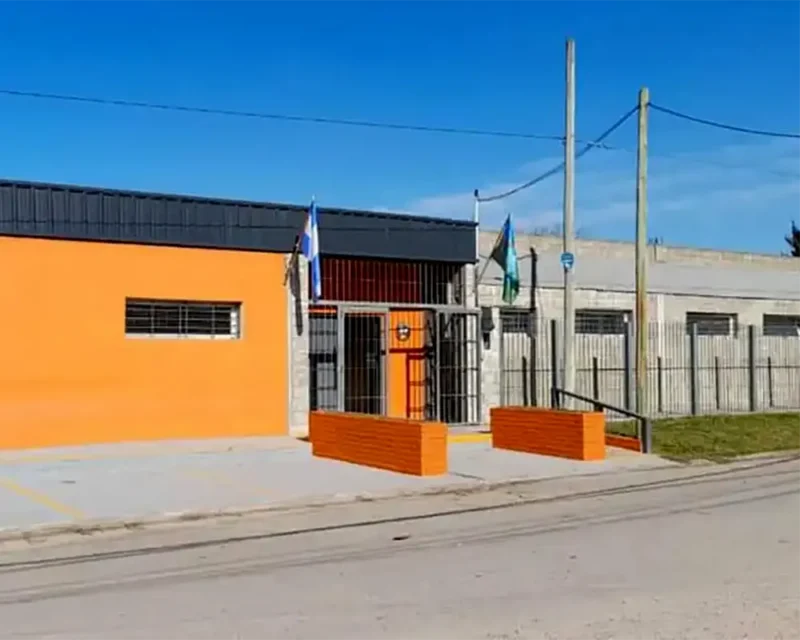 Frente del colegio donde se realizó la denuncia de acoso de un portero a una alumna de primario