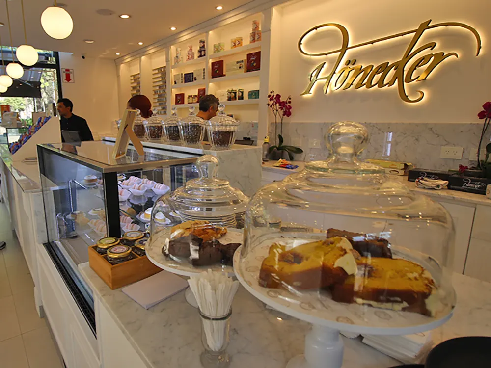 Mostrador de la tienda de Hönecker en Escobar