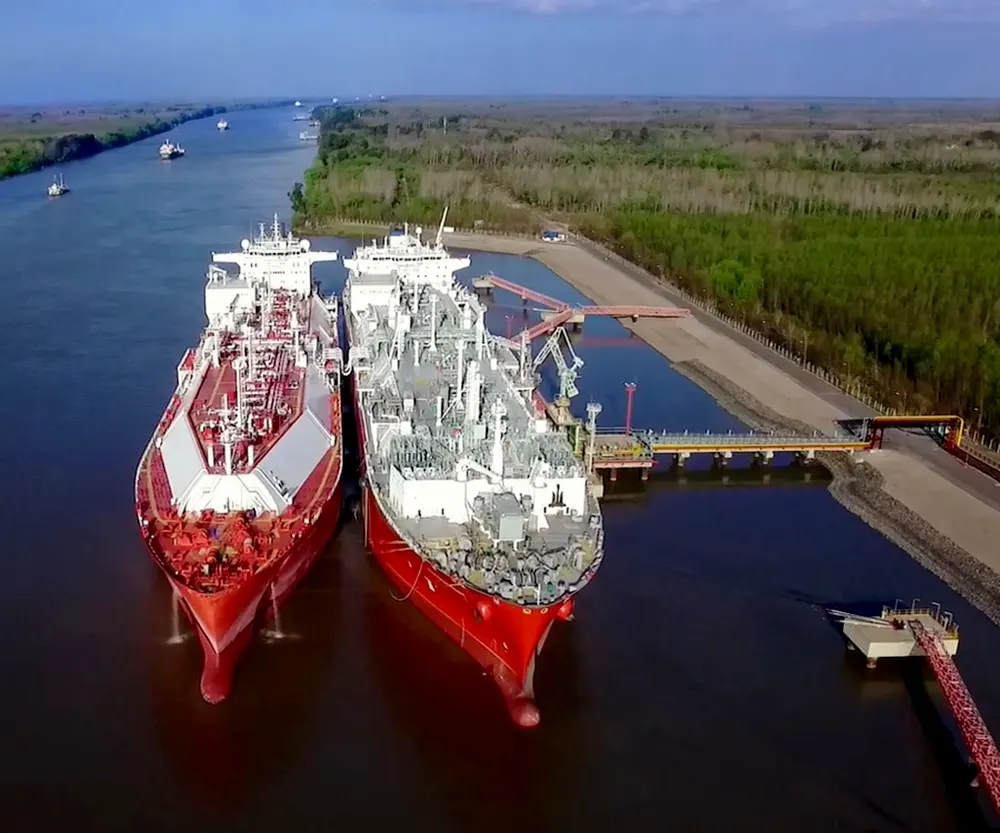 puerto regasificador de Escobar